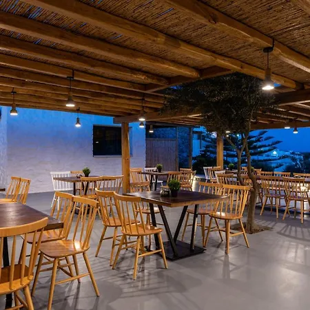 Artemoula's Studios Aparthotel 4*